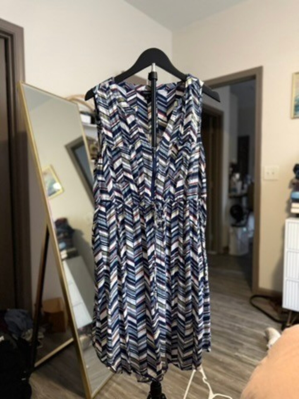 Torrid Sleeveless Dress Size 0 Navy Chevron Pattern Front Zipper